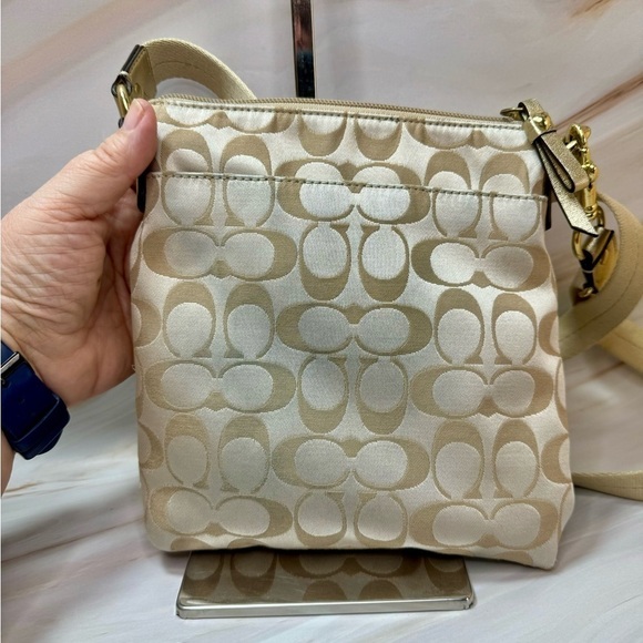 Vintage Coach Y2K Signature Canvas Crossbody Bag Monogram Print Cream‎ & Gold - Picture 3 of 7